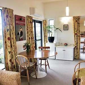  Bed & Breakfast Magnolia House New Zealand